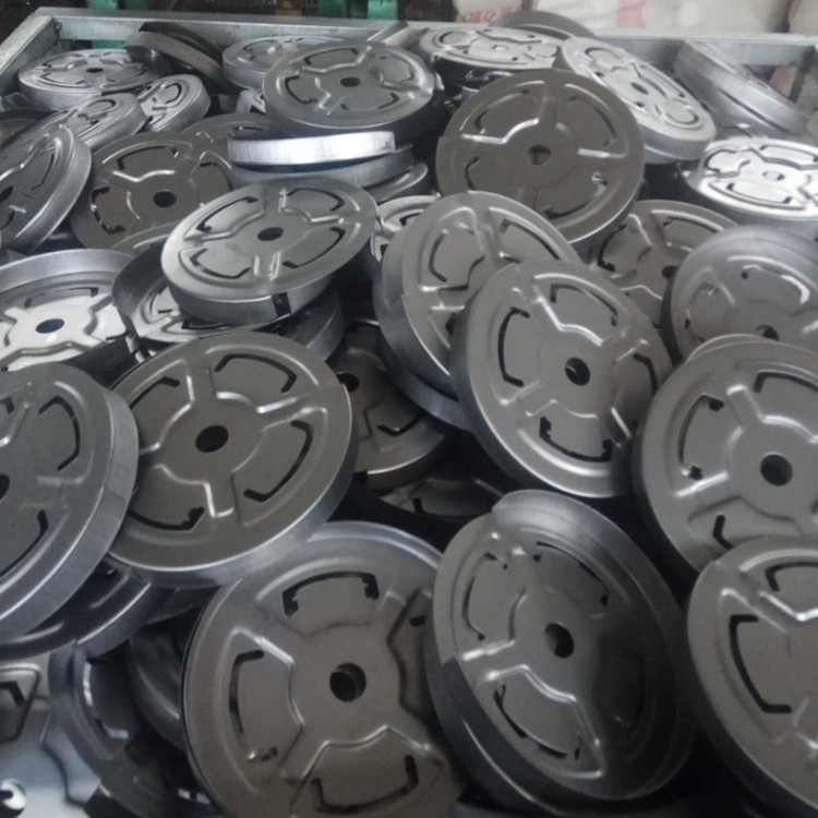 五金衝壓衝裁件翹曲不（bú）平是什麽（me）原因所致