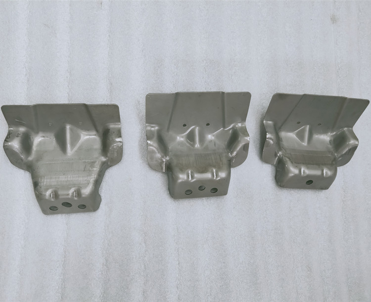 為什（shí）麽要解決五金（jīn）衝壓件彎曲加工時的（de）回（huí）彈問題