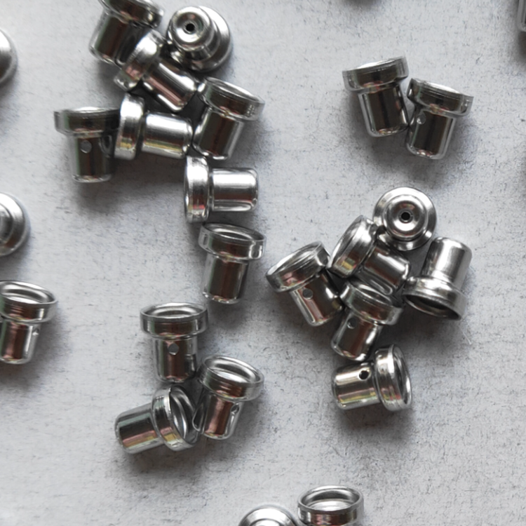 衝（chōng）壓件生產廠家選用模（mó）具結構（gòu）形式應遵循什麽原則