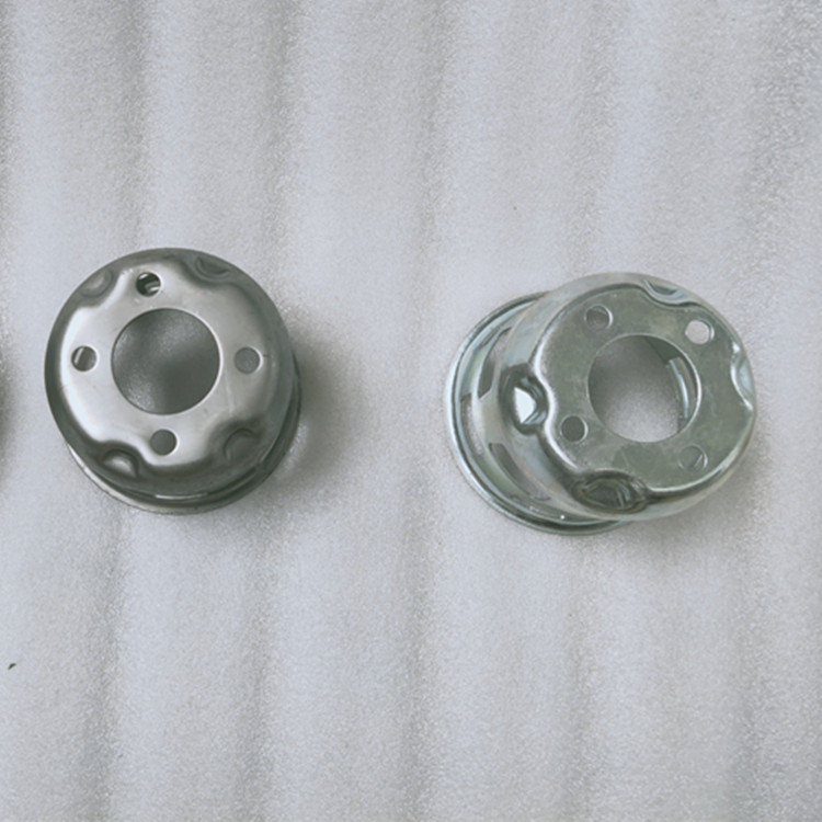 選用五（wǔ）金衝壓件所用模具（jù）的結構形式其依據是什麽 