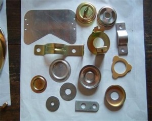 級進模（mó）和複合模加工出的衝壓件有什麽不同