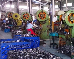 五金衝壓件（jiàn）加（jiā）工表麵不平整怎麽辦